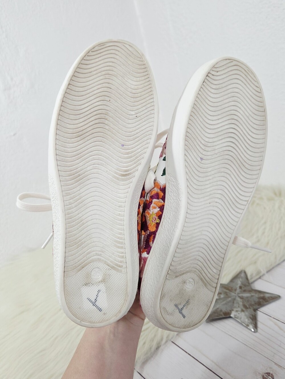 Johnny Was Dylanne Floral Sneakers rainbow embroidered white shoes women's sz 36 - Picture 8 of 8